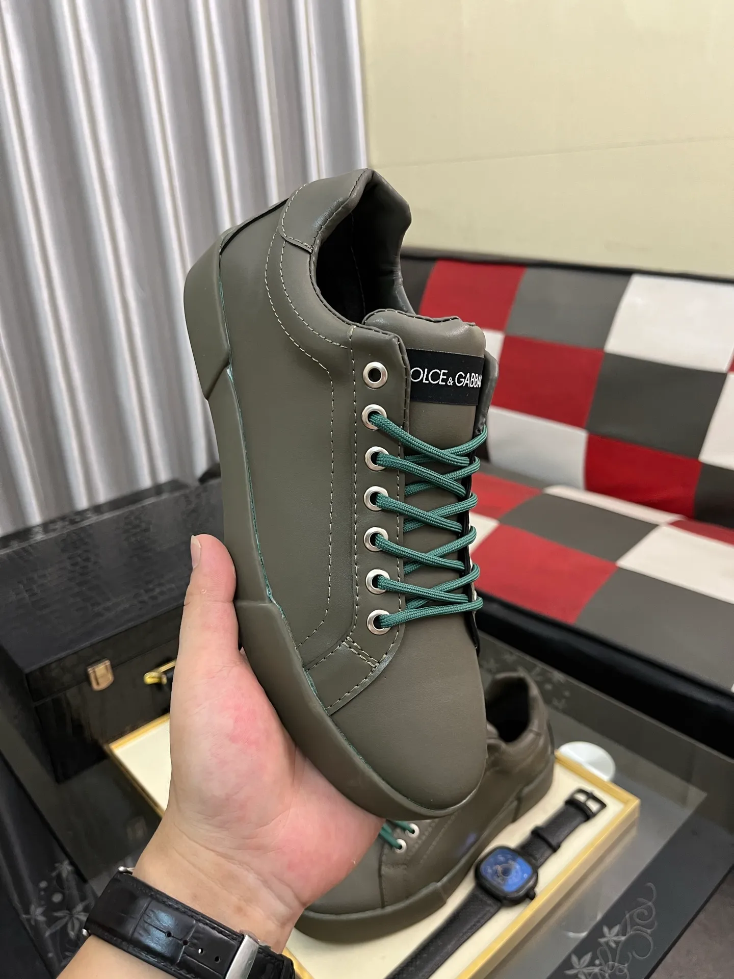 Men's shoes 💰420⌚️⌚️DG's latest popular 🔥🔥casual shoes, the tongue has the brand's iconic details, and the combination of silk cowhide and cow suede enhances the style. Fashionable and versatile, it can complement any look. Create an exquisite design with unique dynamic vitality and modern atmosphere, showing modern elegance. Size: 35-46